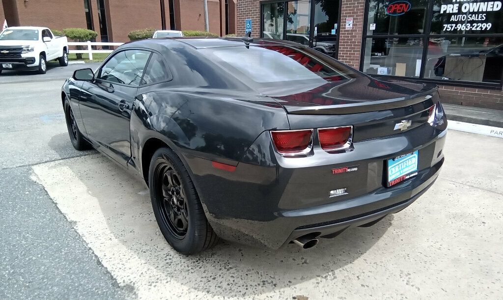 2013 Chevrolet Camaro Coupe photo 2