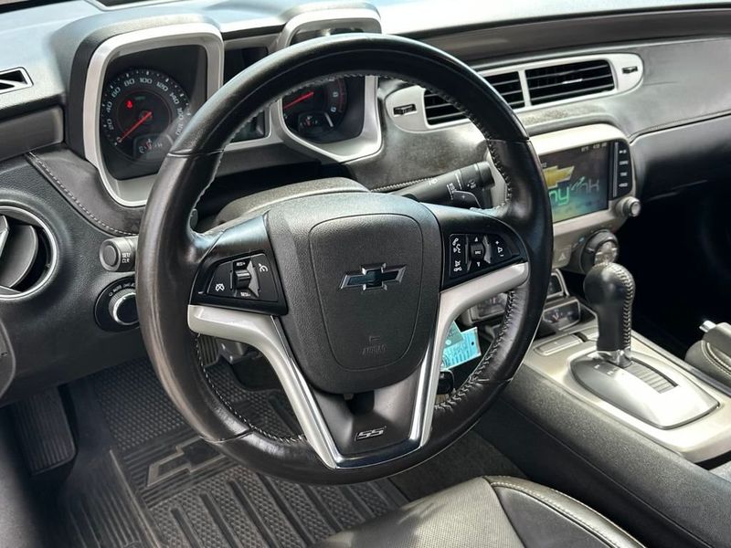 2013 Chevrolet Camaro 2SS photo 16
