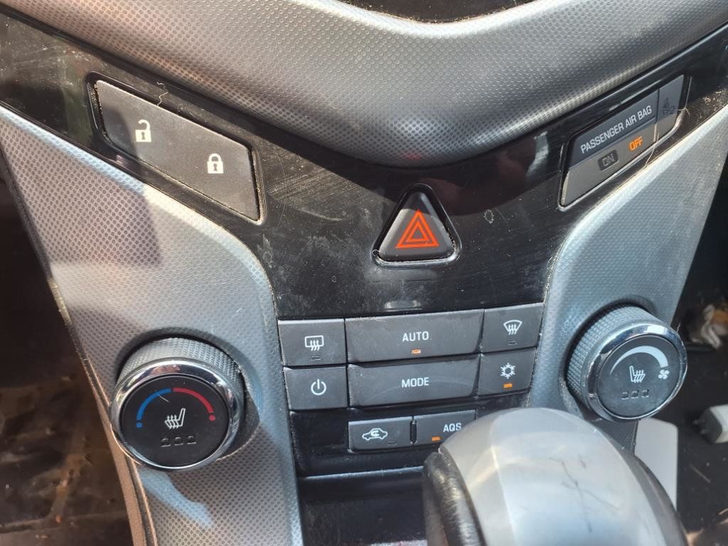 2013 Chevrolet CRUZE 4dr Sedan LTZ - 22901593 - 13