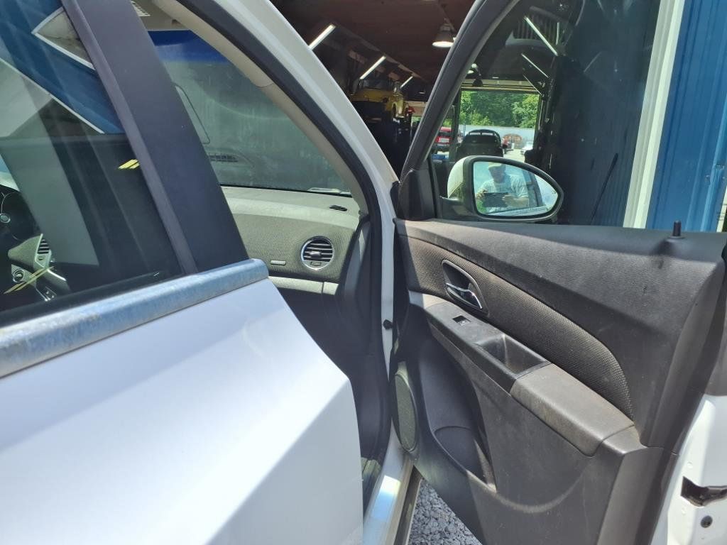 2013 Chevrolet CRUZE 4dr Sedan LTZ - 22901593 - 19