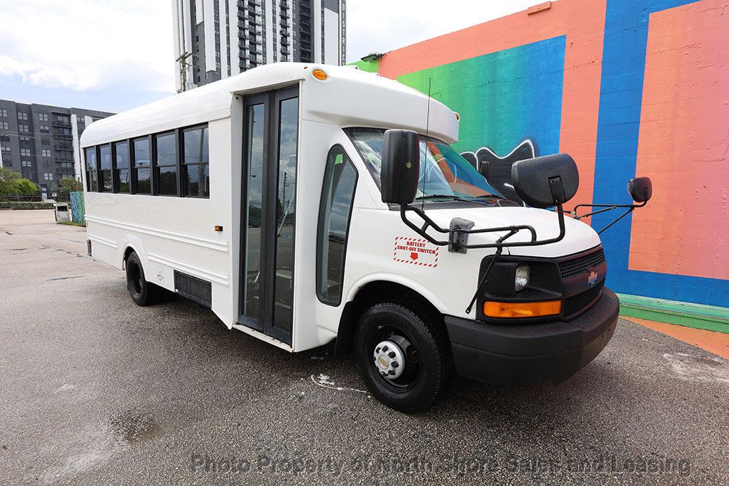 2013 Chevrolet Express 4500 Type-A School Bus 29/19 capacity - 22591583 - 16