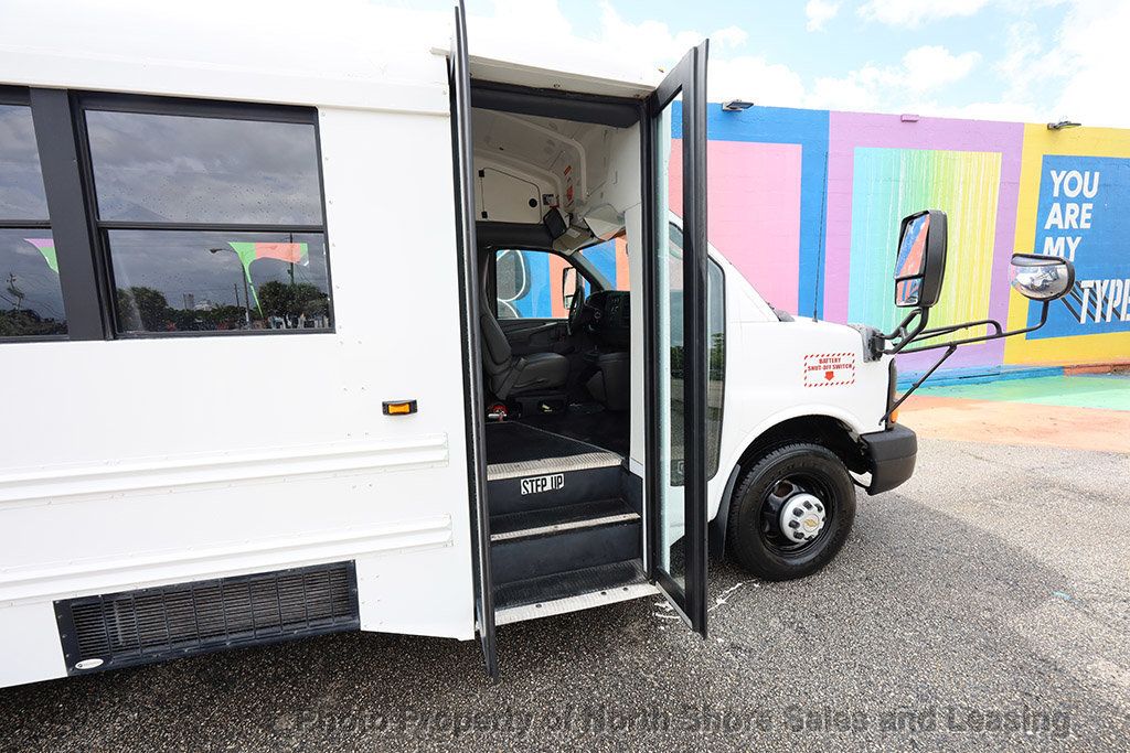 2013 Chevrolet Express 4500 Type-A School Bus 29/19 capacity - 22591583 - 22