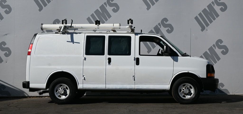 Chevrolet Express photo 3