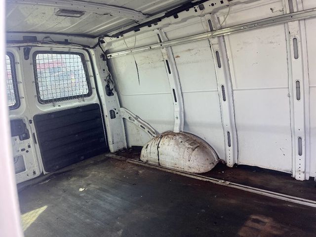 2013 Chevrolet Express Cargo Van RWD 1500 135" - 22986787 - 3