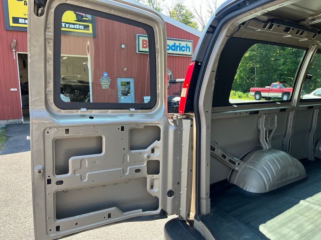 2013 Chevrolet Express Cargo Van RWD 1500 135" - 22572737 - 41