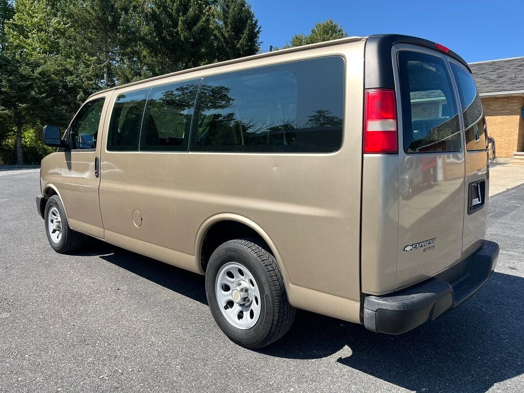 2013 Chevrolet Express Cargo Van RWD 1500 135" - 22572737 - 4