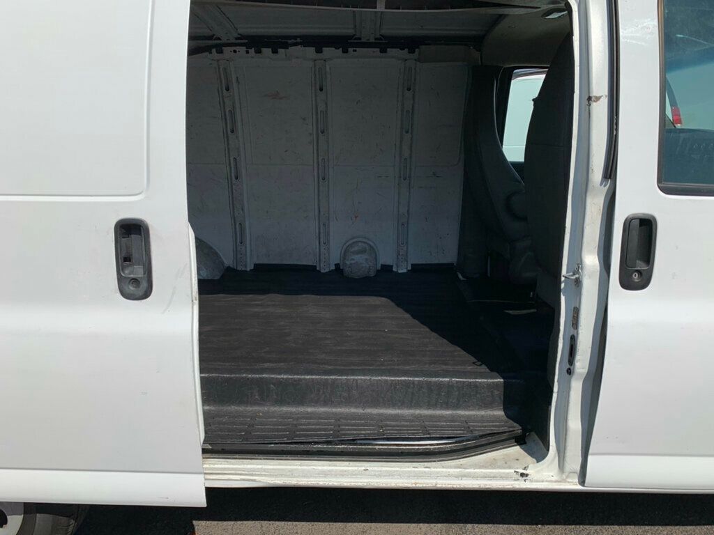 2013 Chevrolet Express Cargo Van photo 2