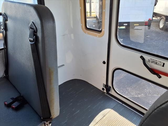 2013 Chevrolet Express Commercial Cutaway 3500 Van 139" - 22770069 - 16