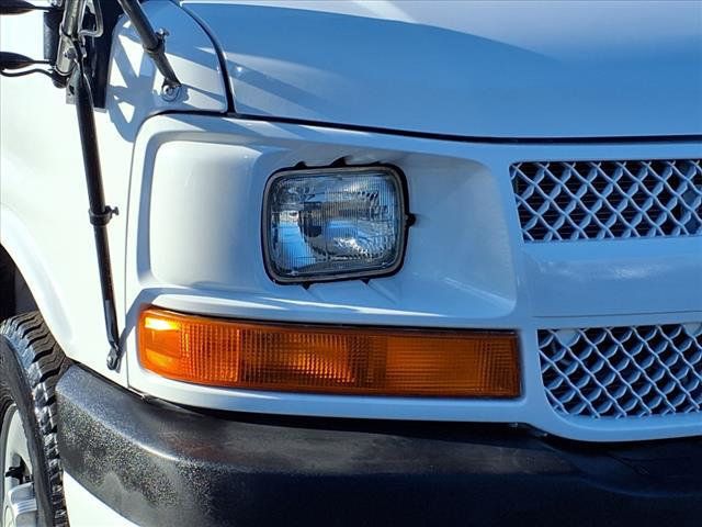 2013 Chevrolet Express Commercial Cutaway 3500 Van 139" - 22770069 - 1