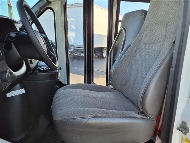 2013 Chevrolet Express Commercial Cutaway 3500 Van 139" - 22770069 - 22