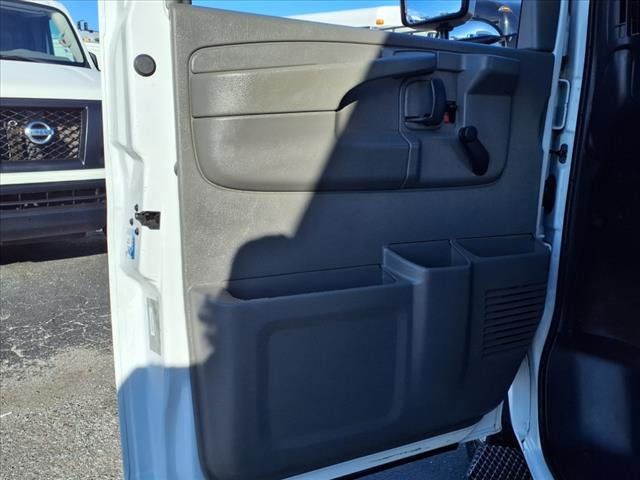 2013 Chevrolet Express Commercial Cutaway 3500 Van 139" - 22770069 - 23