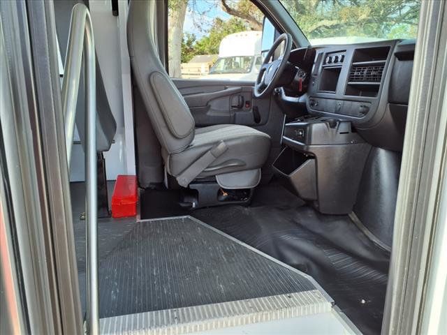 2013 Chevrolet Express Commercial Cutaway 3500 Van 139" - 22776601 - 10
