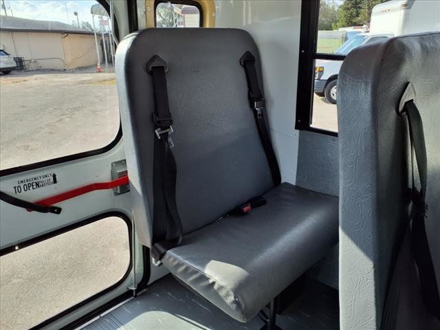 2013 Chevrolet Express Commercial Cutaway 3500 Van 139" - 22776601 - 15