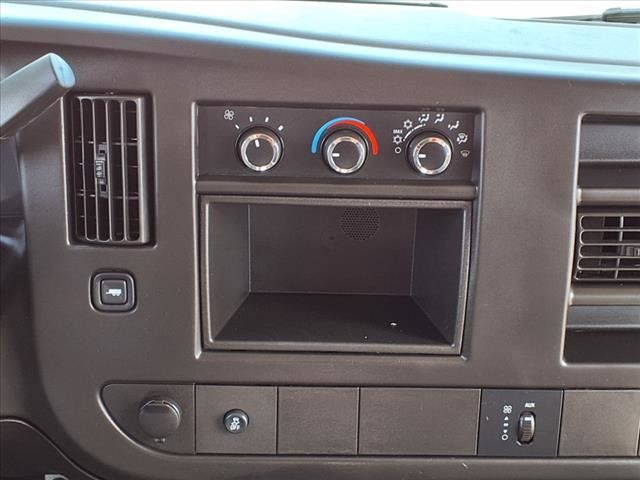 2013 Chevrolet Express Commercial Cutaway 3500 Van 139" - 22776601 - 22