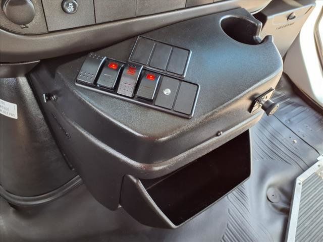 2013 Chevrolet Express Commercial Cutaway 3500 Van 139" - 22776601 - 23