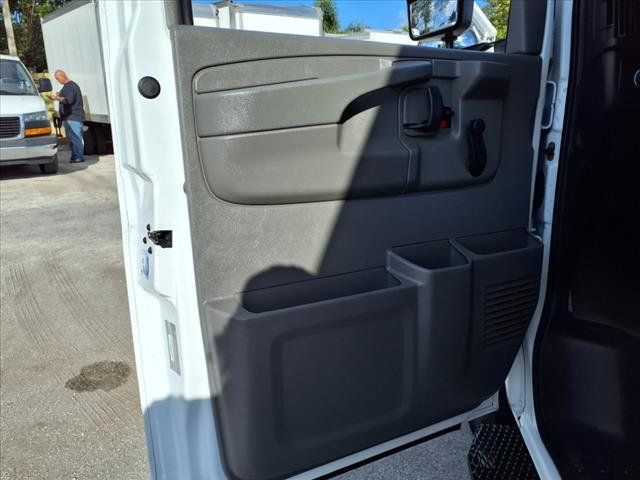 2013 Chevrolet Express Commercial Cutaway 3500 Van 139" - 22776601 - 26