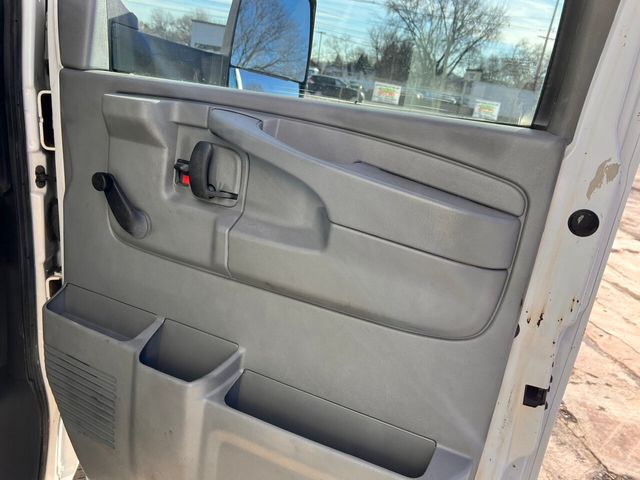 2013 Chevrolet Express Commercial Cutaway BOX TRUCK / 3500 - 21625583 - 22