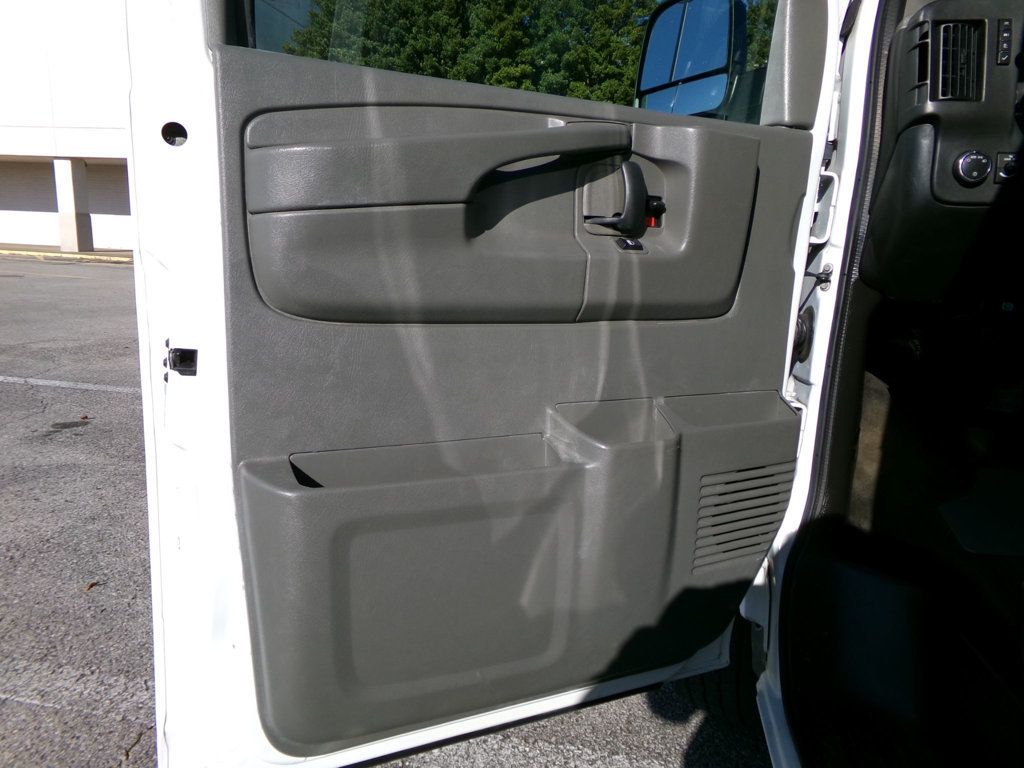 2013 Chevrolet Express Passenger 15 PASS LT - 22948610 - 10