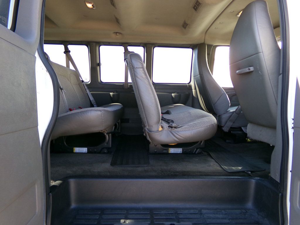 2013 Chevrolet Express Passenger 15 PASS LT - 22948610 - 16