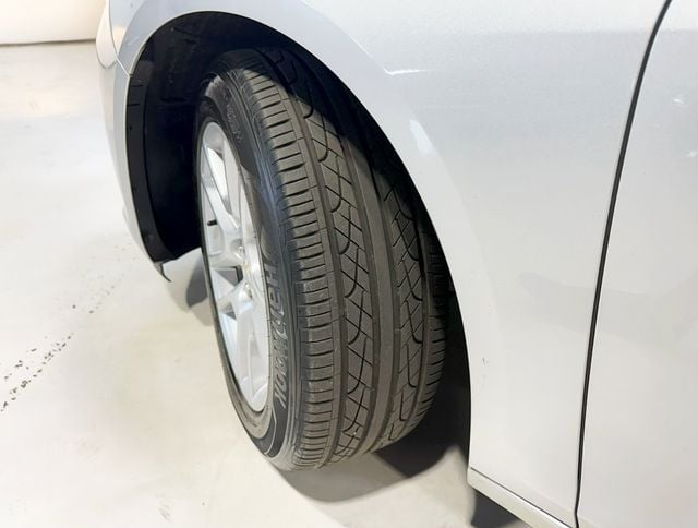 2013 Chevrolet Malibu 1LT Eco photo 2
