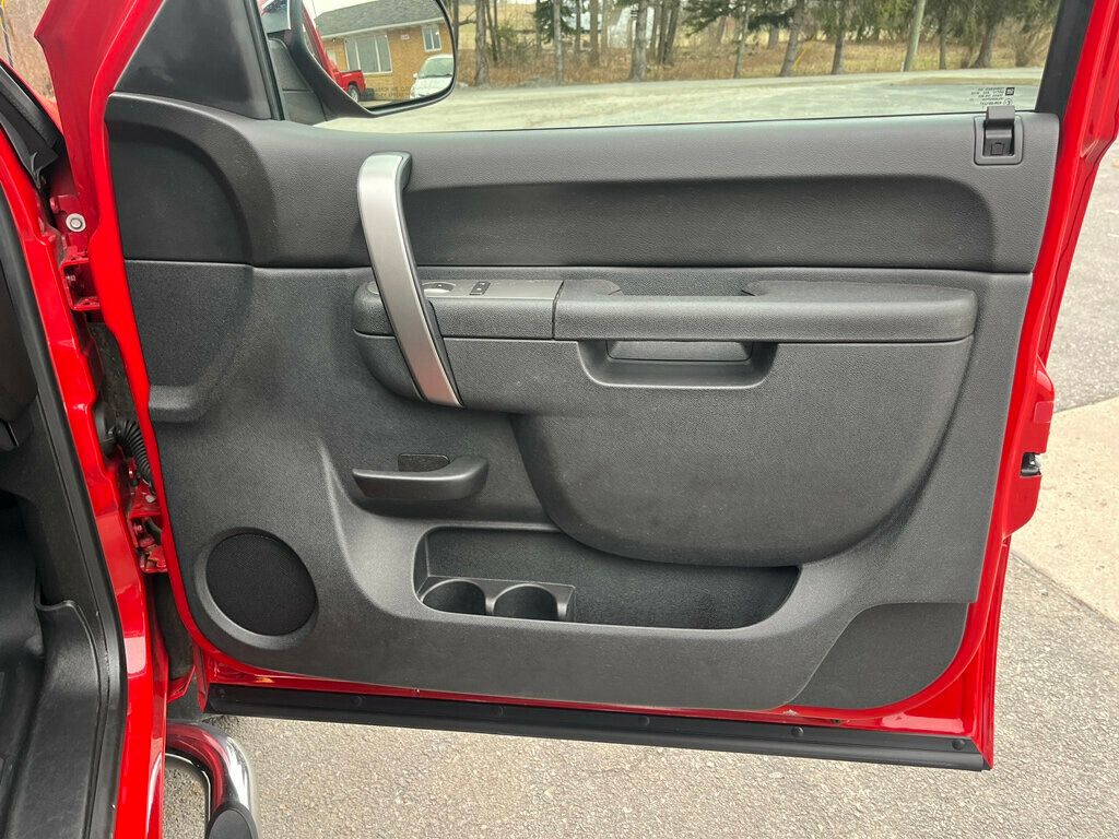 2013 Chevrolet Silverado 1500 Extended Cab Short Bed 4x4 Priced Right!  - 22986489 - 26