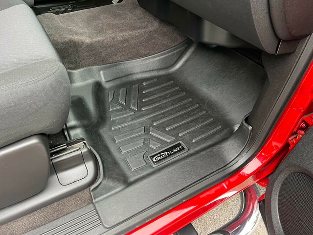 2013 Chevrolet Silverado 1500 Extended Cab Short Bed 4x4 Priced Right!  - 22986489 - 28