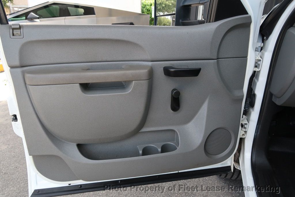 2013 Chevrolet Silverado 2500HD Silverado 2500 2WD Enclosed Fiberglass Utility Ladder Rack - 23064731 - 12