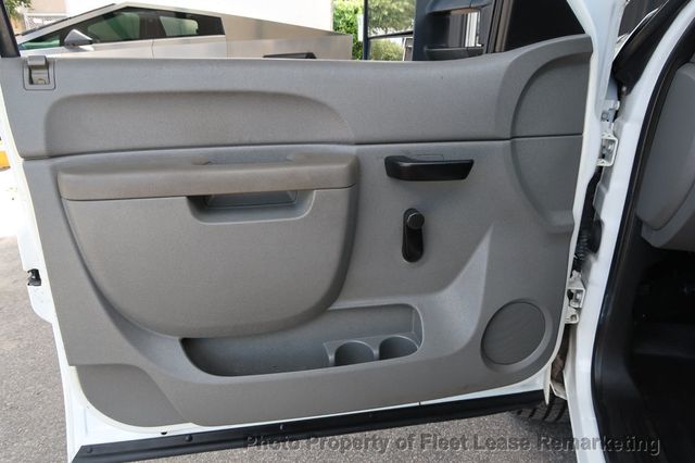 2013 Chevrolet Silverado 2500HD Silverado 2500 2WD Enclosed Fiberglass Utility Ladder Rack - 23064731 - 12