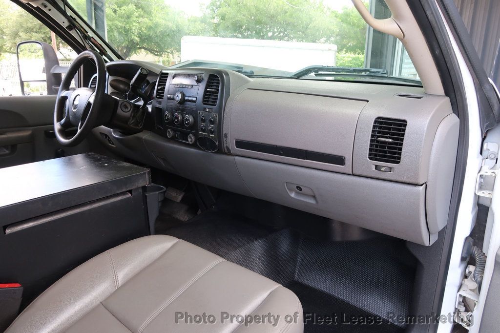 2013 Chevrolet Silverado 2500HD Silverado 2500 2WD Enclosed Fiberglass Utility Ladder Rack - 23064731 - 17