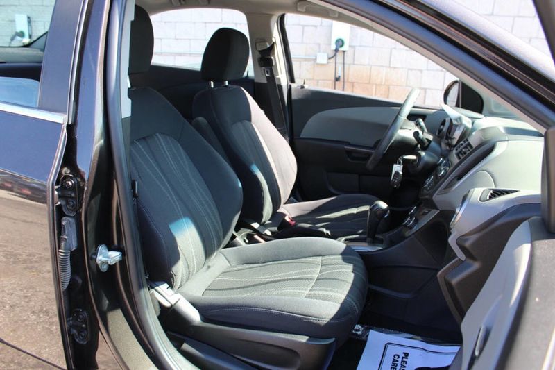 2013 Chevrolet Sonic 4dr Sedan Automatic LT - 22923707 - 16