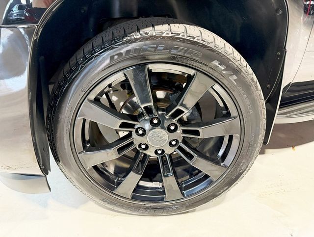 2013 Chevrolet Tahoe LTZ photo 2