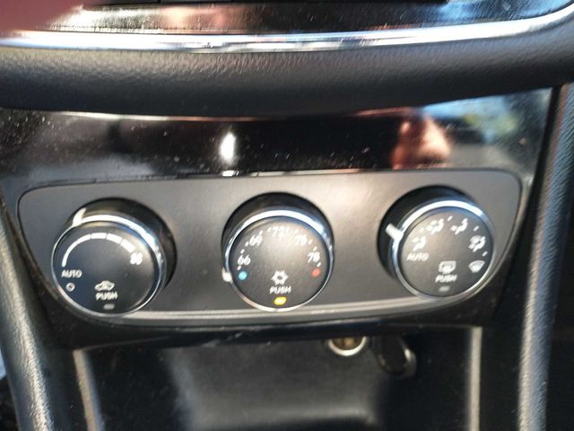 2013 Chrysler 200 4dr Sedan Touring - 23020723 - 14
