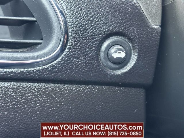 2013 Chrysler 200 4dr Sedan Touring - 22817558 - 32