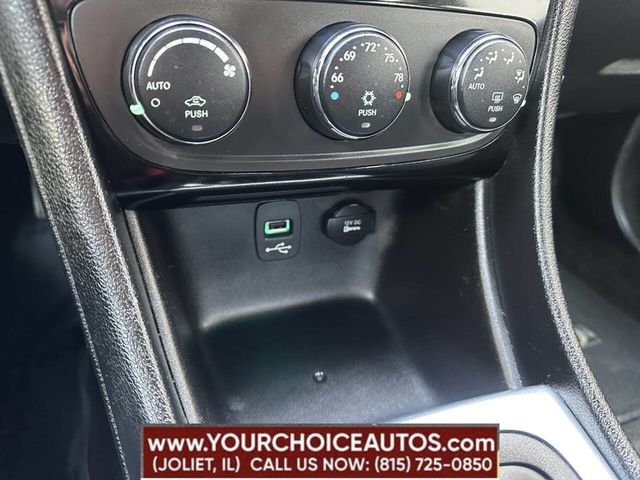 2013 Chrysler 200 4dr Sedan Touring - 22817558 - 35