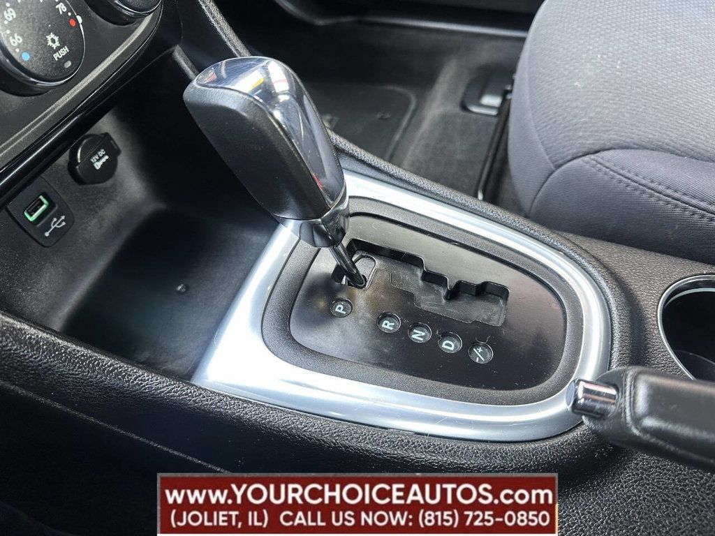 2013 Chrysler 200 4dr Sedan Touring - 22817558 - 36