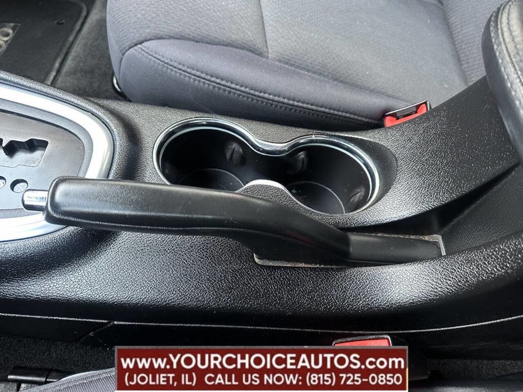 2013 Chrysler 200 4dr Sedan Touring - 22817558 - 37
