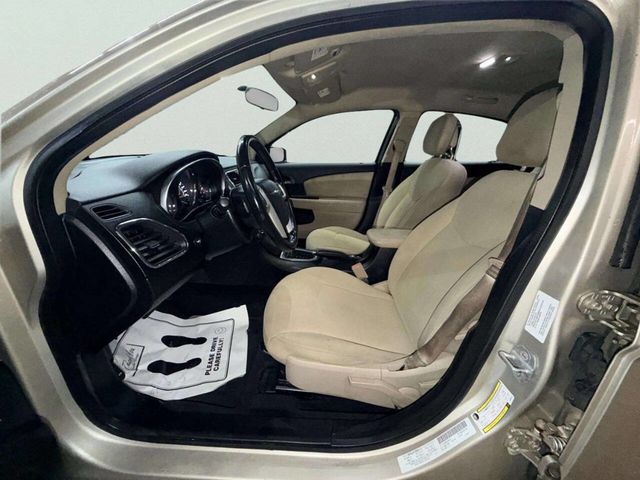 2013 Chrysler 200 4dr Sedan Touring - 23012862 - 11