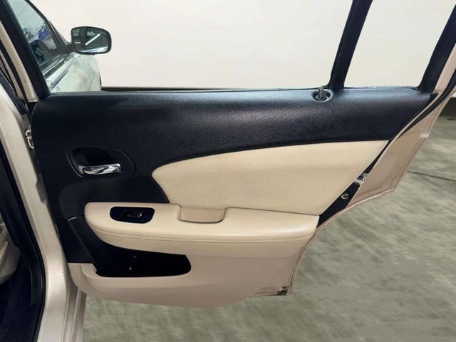 2013 Chrysler 200 4dr Sedan Touring - 23012862 - 19