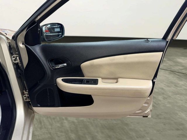 2013 Chrysler 200 4dr Sedan Touring - 23012862 - 23