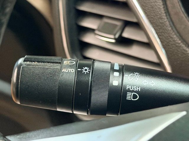 2013 Chrysler 200 4dr Sedan Touring - 23012862 - 28