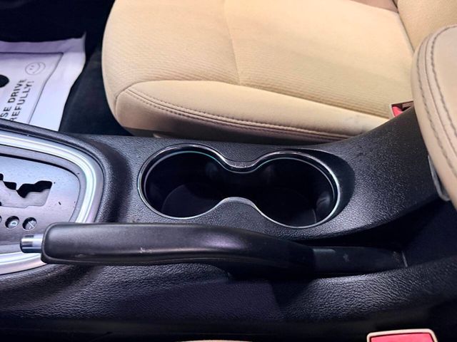 2013 Chrysler 200 4dr Sedan Touring - 23012862 - 32