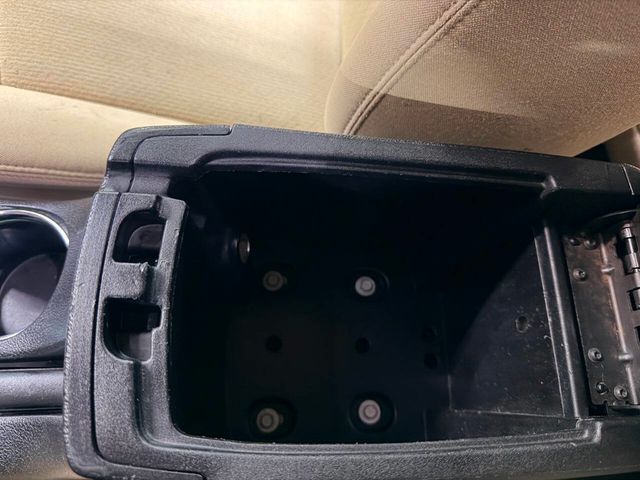 2013 Chrysler 200 4dr Sedan Touring - 23012862 - 34