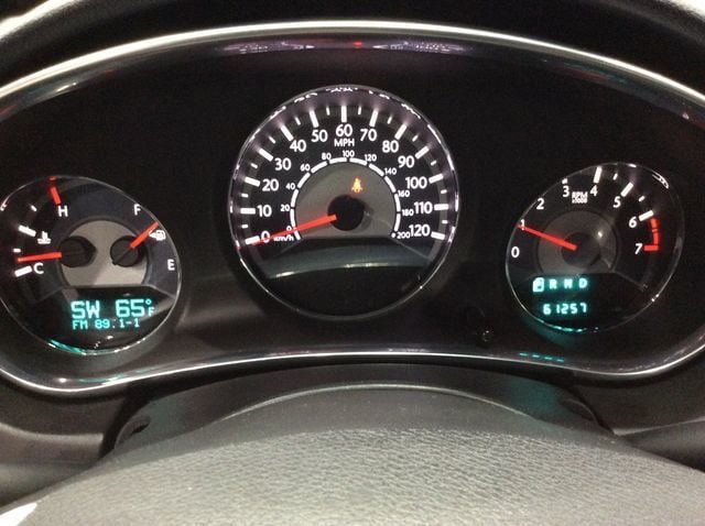 2013 Chrysler 200 4dr Sedan Touring - 22986219 - 9