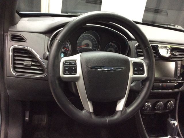 2013 Chrysler 200 4dr Sedan Touring - 22986219 - 10