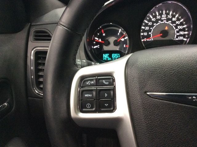 2013 Chrysler 200 4dr Sedan Touring - 22986219 - 11