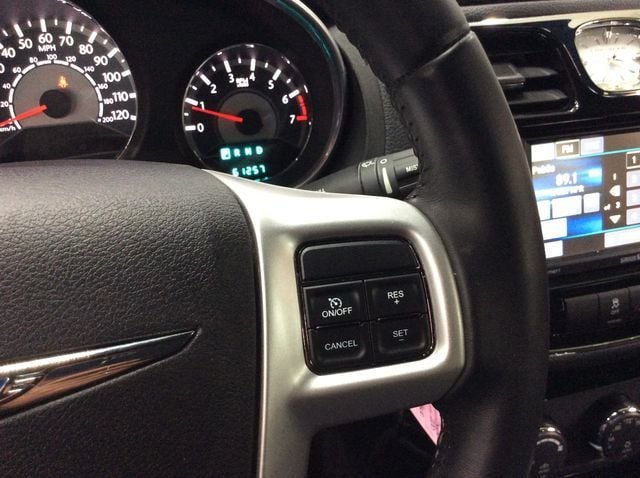 2013 Chrysler 200 4dr Sedan Touring - 22986219 - 12