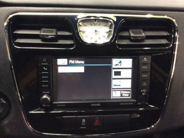 2013 Chrysler 200 4dr Sedan Touring - 22986219 - 13