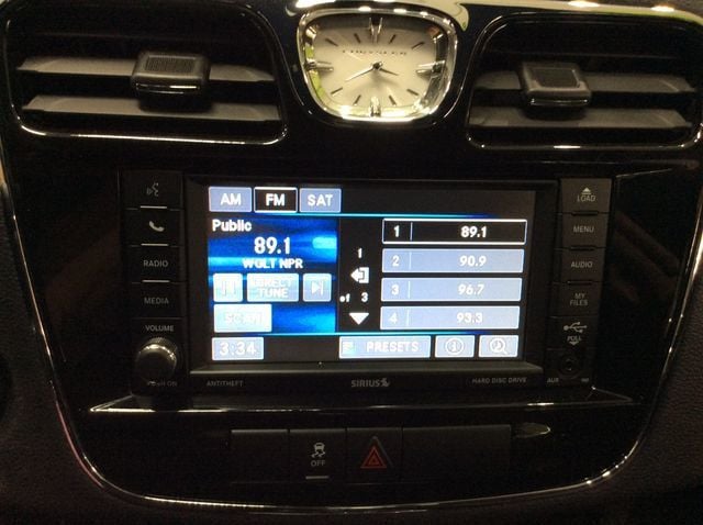 2013 Chrysler 200 4dr Sedan Touring - 22986219 - 14