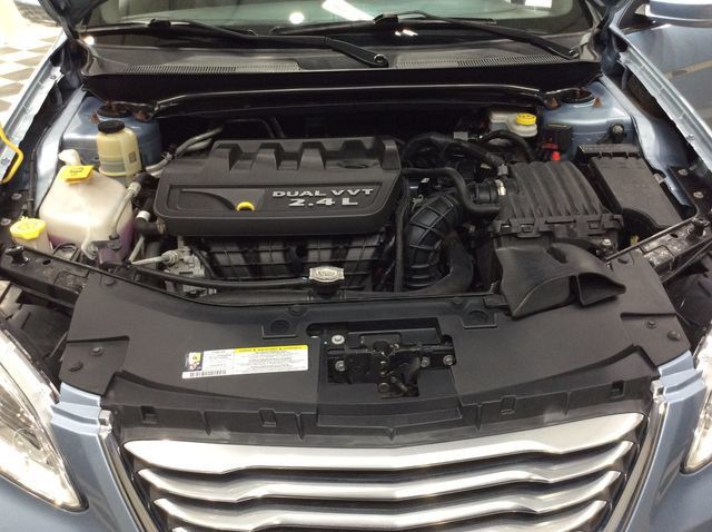 2013 Chrysler 200 4dr Sedan Touring - 22986219 - 26