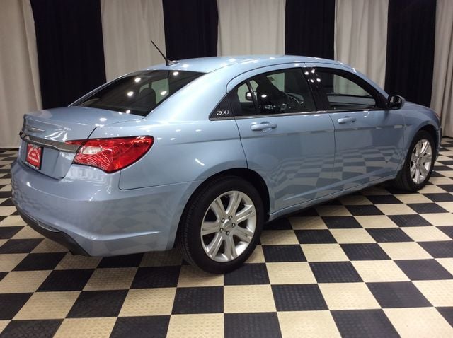 2013 Chrysler 200 4dr Sedan Touring - 22986219 - 5